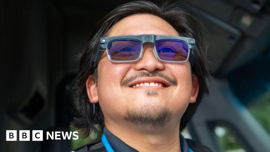 أمازون تكشف عن نموذج أولي لنظارات ذكية تعمل بالذكاء الاصطناعي لسائقي التوصيل أمازون تكشف عن نموذج أولي لنظارات ذكية تعمل بالذكاء الاصطناعي لسائقي التوصيل