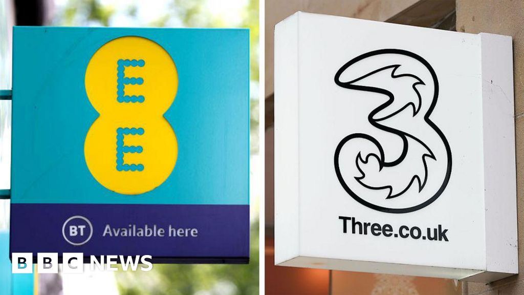 تقوم Ofcom بالتحقيق في BT و Three بسبب فشلهما في توصيل 999 مكالمة
