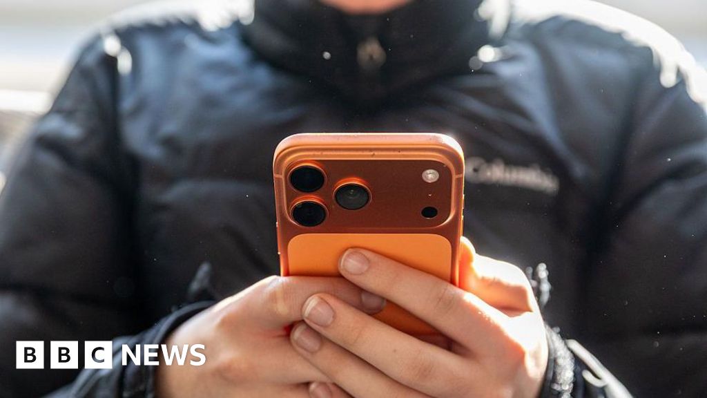 يقوم Instagram بتنبيه الآباء إذا كان المراهقون يبحثون عن محتوى إيذاء النفس والانتحار