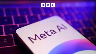 الحياة التقنية – العمال في غرفة المحركات الخاصة بشركة التكنولوجيا الكبرى