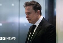 أحدث سيارة تسلا يملكها إيلون موسك تدفع ما قيمته 158 مليار دولار، لكنه لا يستطيع أن يحصل عليها