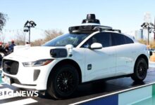 تقوم شركة Waymo بإيقاف سيارات الأجرة الآلية مؤقتًا في خمس مدن أمريكية بعد أن دخلت السيارات في الطرق التي غمرتها المياه